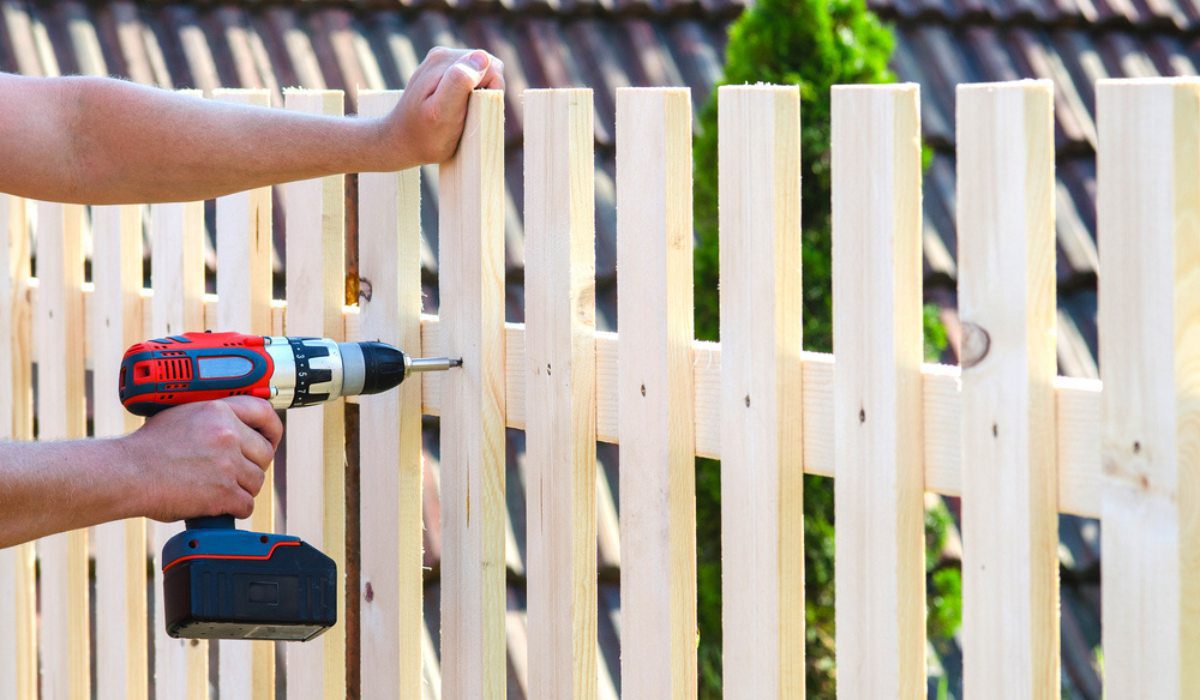 fence repair and maintenance tips